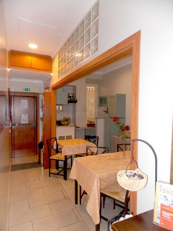 Domus Roxy Hotell Rom Exteriör bild