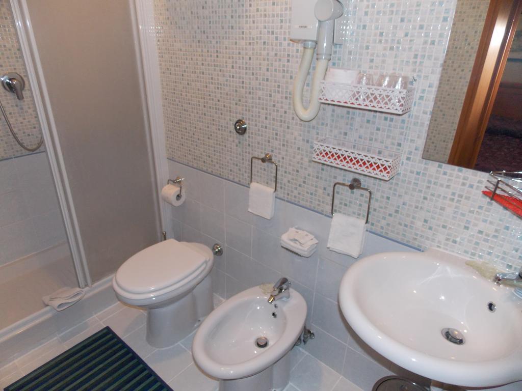 Domus Roxy Hotell Rom Exteriör bild